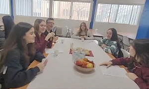 Ver vídeo: Café con Ciencia en la Feria de la Ciencia de Sevilla 