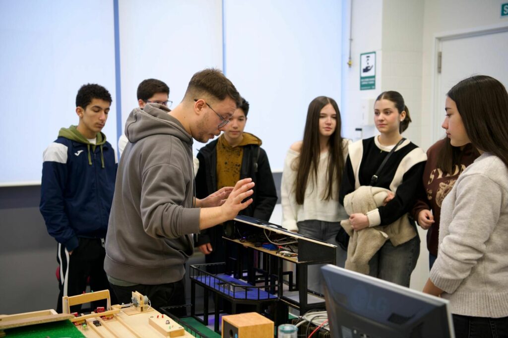 Taller impartido en el Campus de Linares por el Día de las Matemáticas.